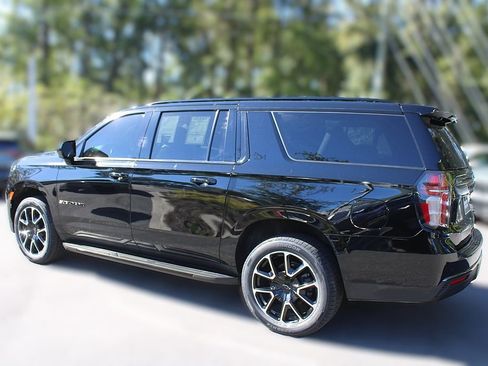 Used 2022 Chevrolet Suburban RST image 6