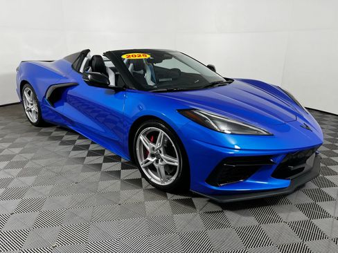 Used 2025 Chevrolet Corvette Stingray Premium Conv w/ Stealth Interior Trim Package RWD image 3