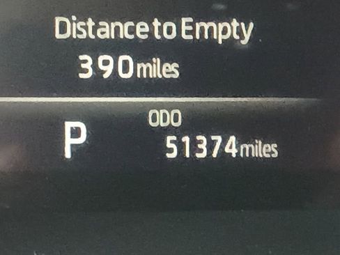 Used 2024 Toyota Highlander LE image 2