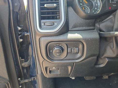 Used 2019 RAM 1500 Big Horn AWD/4WD image 14