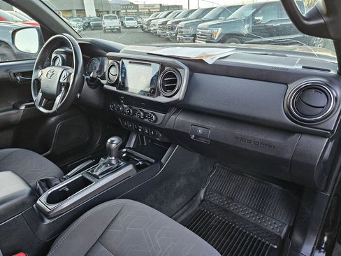 Used 2018 Toyota Tacoma TRD Off-Road w/ Technology Package image 33