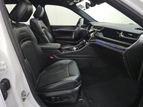 Used 2023 Jeep Grand Cherokee Overland image 7