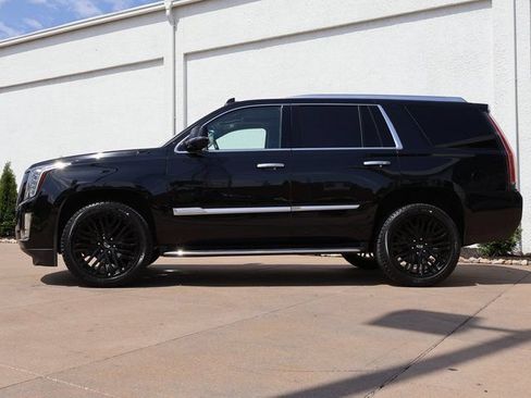 Certified 2019 Cadillac Escalade Luxury RWD image 4