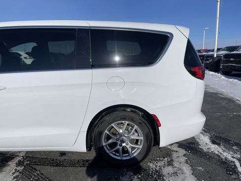 Used 2024 Chrysler Voyager LX image 29