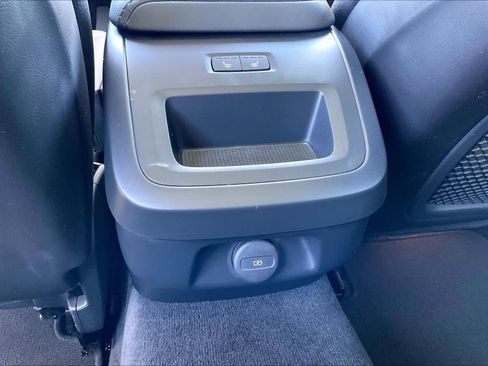 Used 2025 Volvo V60 B5 Cross Country Plus image 37