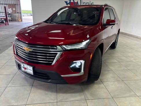 Used 2023 Chevrolet Traverse Premier FWD image 3