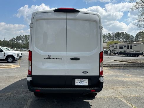 New 2026 Ford Transit 250 148 Medium Roof w/ Load Area Protection Package RWD image 8