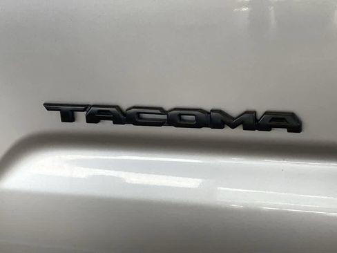 Used 2020 Toyota Tacoma TRD Off-Road w/ TRD Premium Off Road Package AWD/4WD image 11