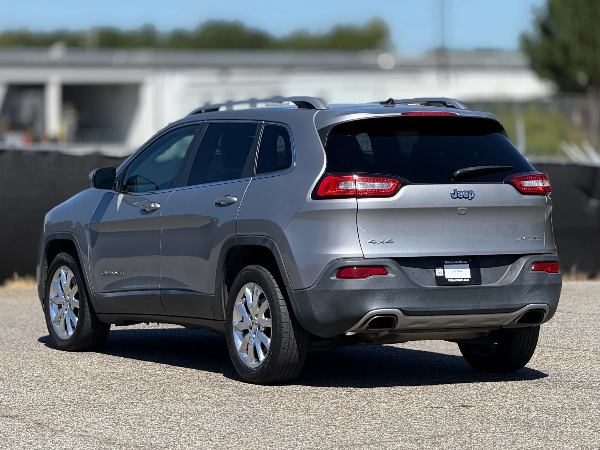 Used 2015 Jeep Cherokee Limited AWD/4WD image 10