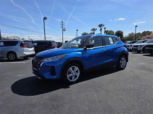 Used 2023 Nissan Kicks S image 2