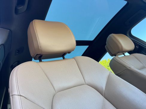 Certified 2024 Porsche Macan S AWD/4WD image 18