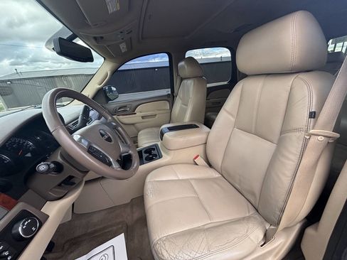 Used 2011 GMC Yukon SLT w/ SLT-2 Equipment Package image 10