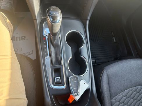 Used 2018 Chevrolet Equinox LT FWD image 15