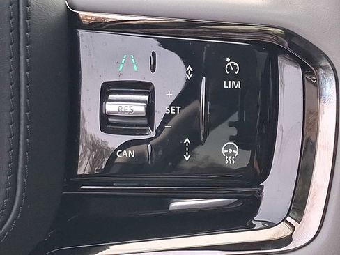 Used 2025 Land Rover Range Rover Velar Dynamic SE AWD/4WD image 24