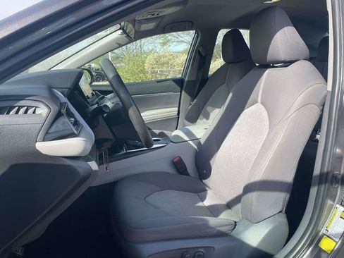 Used 2021 Toyota Camry LE image 19