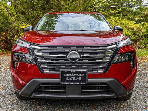 Used 2024 Nissan Rogue S image 2