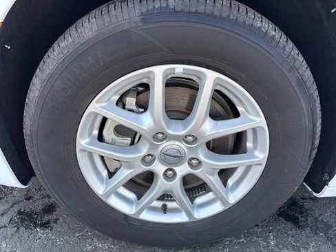 Used 2025 Chrysler Pacifica Select FWD image 28