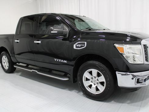 Used 2017 Nissan Titan SV AWD/4WD image 4