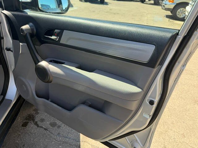 Used 2011 Honda CR-V LX image 29