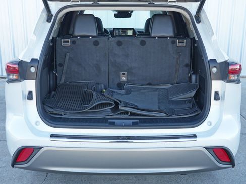 Used 2022 Toyota Highlander Platinum image 9