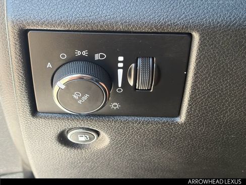 Used 2018 Jeep Grand Cherokee Laredo RWD image 25