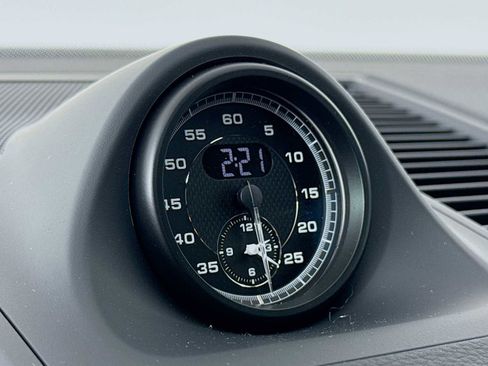 New 2026 Porsche Macan image 17