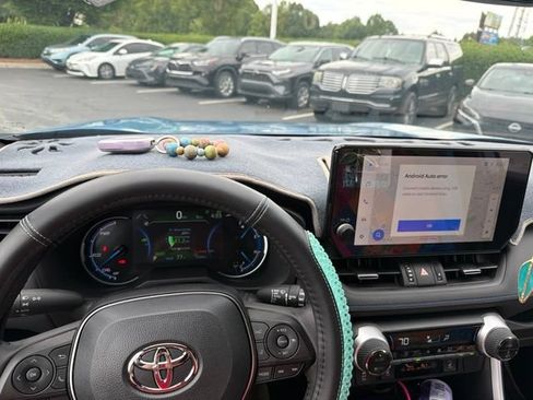 Used 2025 Toyota RAV4 XSE AWD/4WD image 10