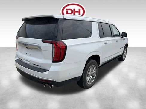 Used 2023 GMC Yukon XL Denali w/ Advanced Technology Package AWD/4WD image 6