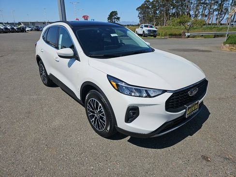 New 2025 Ford Escape SE w/ Class II Trailer Tow Package image 31