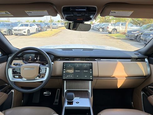 Used 2024 Land Rover Range Rover Long Wheelbase SE AWD/4WD image 18