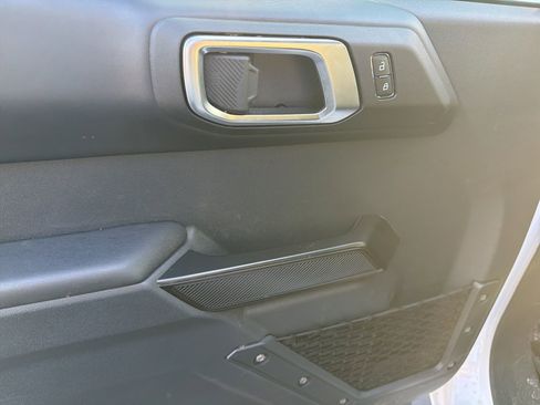 Used 2025 Ford Bronco Outer Banks image 4