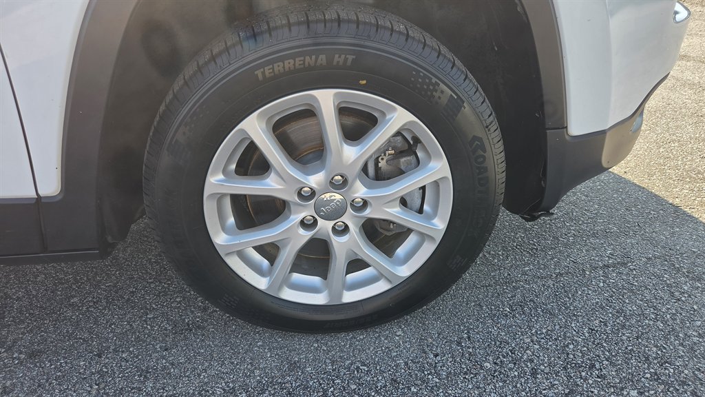 Used 2018 Jeep Cherokee Latitude FWD image 7