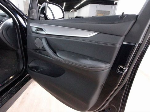 Used 2019 BMW X6 xDrive50i w/ M Sport Package image 28