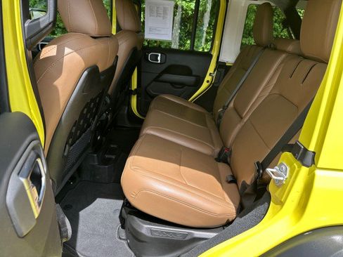 Used 2022 Jeep Wrangler Unlimited Rubicon 4xe w/ Cold Weather Group AWD/4WD image 19