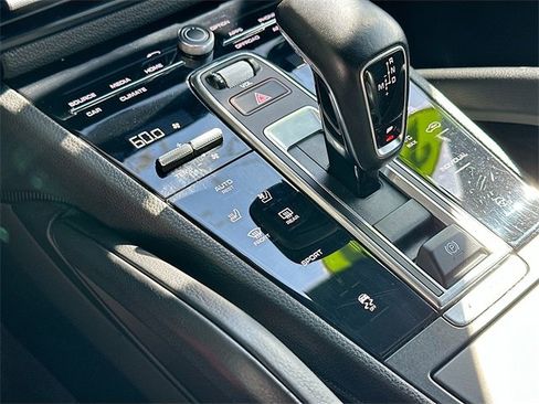 Used 2020 Porsche Cayenne image 16