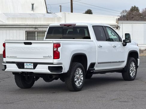 Used 2024 Chevrolet Silverado 2500 High Country w/ High Country Premium Package image 2