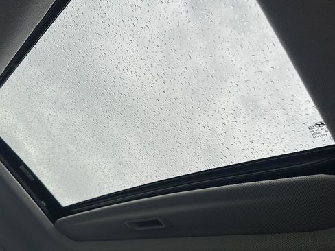 Used 2025 Hyundai Elantra Limited FWD image 24