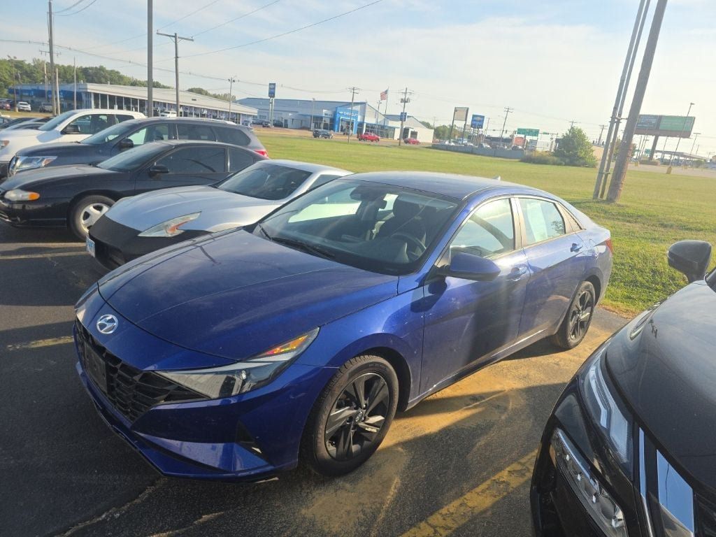 Used 2022 Hyundai Elantra SEL w/ Cargo Package FWD image 1