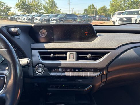 Used 2021 Lexus UX 200 w/ Premium Package FWD image 28