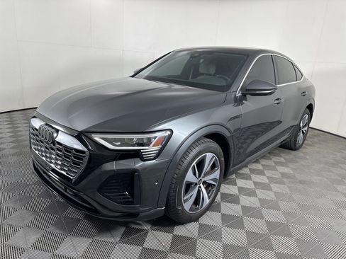 Used 2024 Audi Q8 e-tron Premium Plus image 3