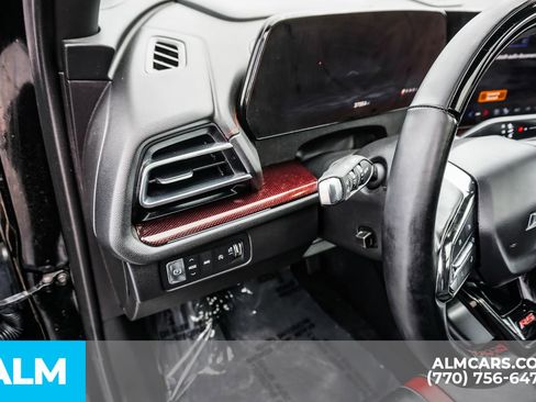 Used 2024 Chevrolet Traverse RS image 43