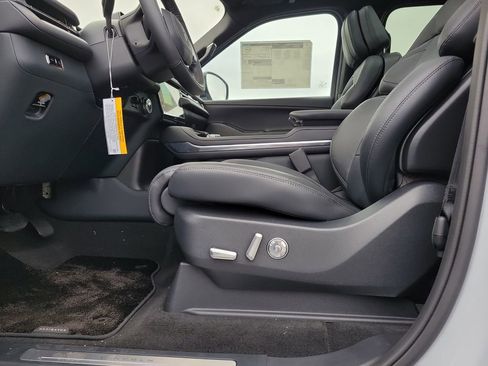 New 2025 Lincoln Navigator L Reserve w/ Jet Appearance Package image 18