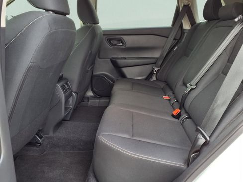 Used 2025 Nissan Rogue S image 12