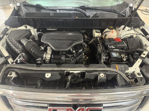 Used 2018 GMC Acadia SLT image 39