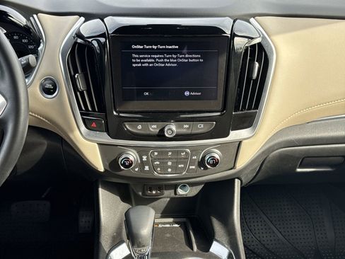 Used 2023 Chevrolet Traverse LT w/ Rear Camera Mirror Package image 29