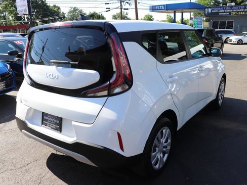 Used 2023 Kia Soul LX FWD image 5