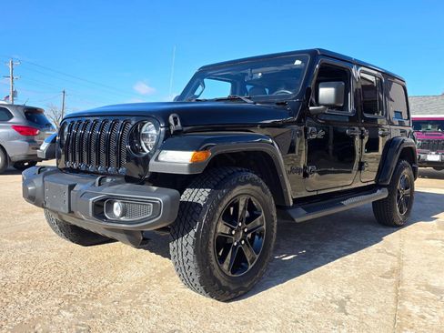 Used 2022 Jeep Wrangler Unlimited Sahara image 2
