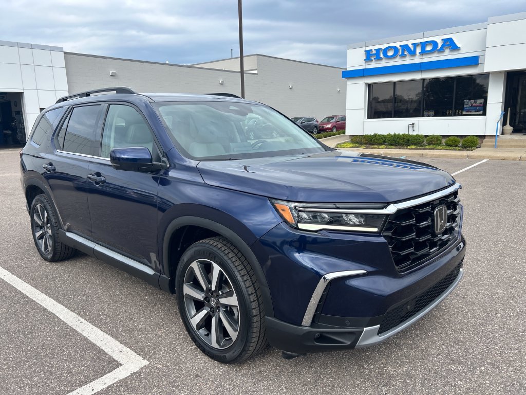 Certified 2024 Honda Pilot Touring image 2