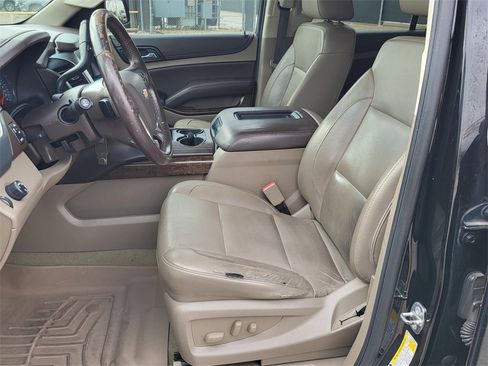 Used 2018 Chevrolet Suburban LT image 17