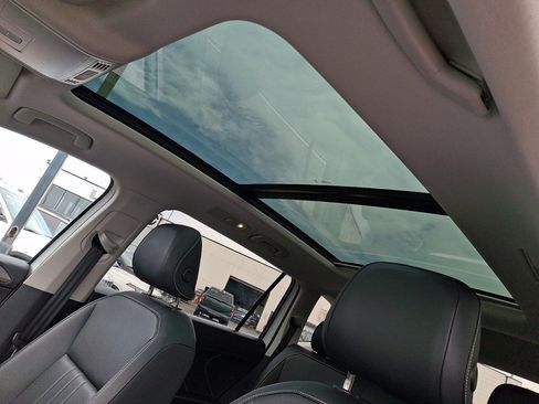 Used 2023 Volkswagen Tiguan SE AWD/4WD image 33